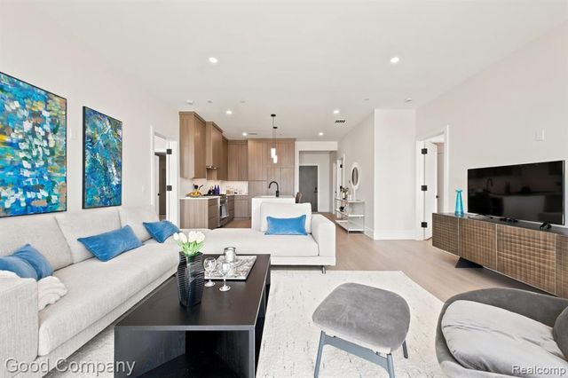 110 Austin Avenue 303, Royal Oak, MI 48067