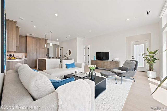 110 Austin Avenue 303, Royal Oak, MI 48067