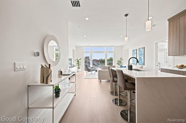 110 Austin Avenue 303, Royal Oak, MI 48067