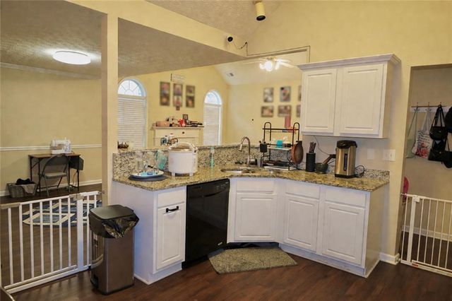 876 Ashton Oak Circle, Stone Mountain, GA 30083