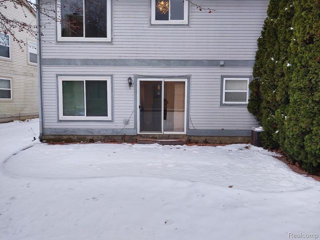 1432 Pond View Court, Wixom, MI 48393