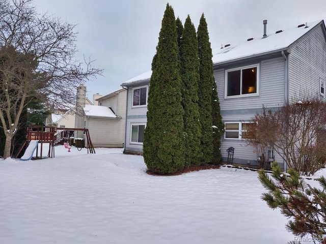 1432 Pond View Court, Wixom, MI 48393