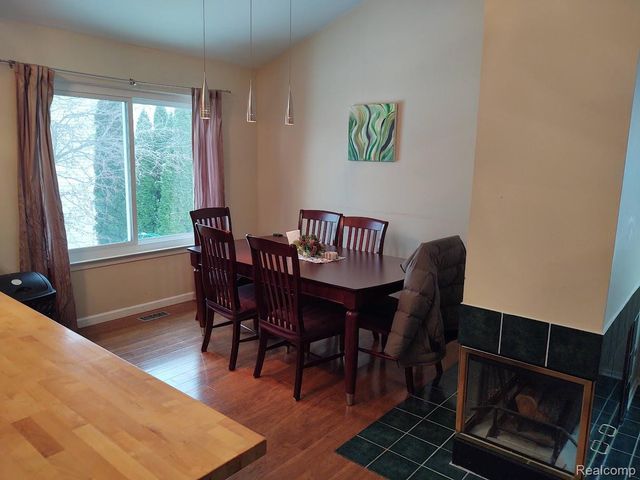 1432 Pond View Court, Wixom, MI 48393