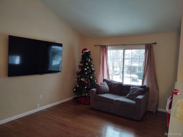 1432 Pond View Court, Wixom, MI 48393