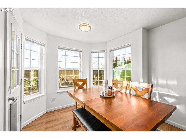 1898 IRON HORSE Rd, Eugene, OR 97402