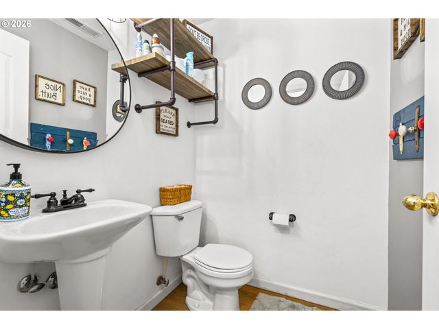 1898 IRON HORSE Rd, Eugene, OR 97402