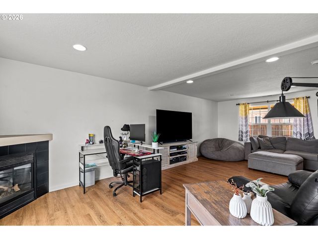 1898 IRON HORSE Rd, Eugene, OR 97402