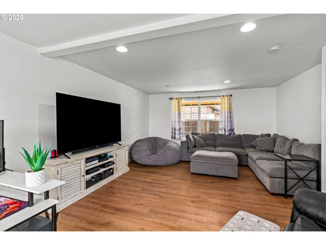 1898 IRON HORSE Rd, Eugene, OR 97402