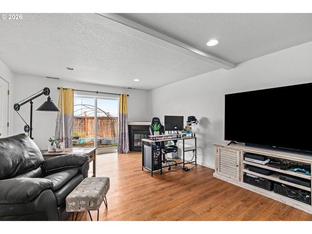 1898 IRON HORSE Rd, Eugene, OR 97402