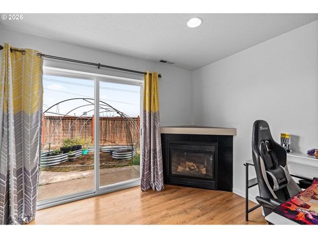 1898 IRON HORSE Rd, Eugene, OR 97402