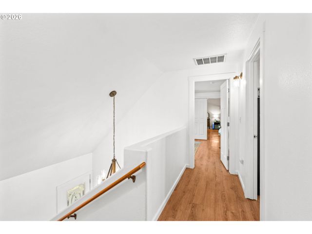 1898 IRON HORSE Rd, Eugene, OR 97402