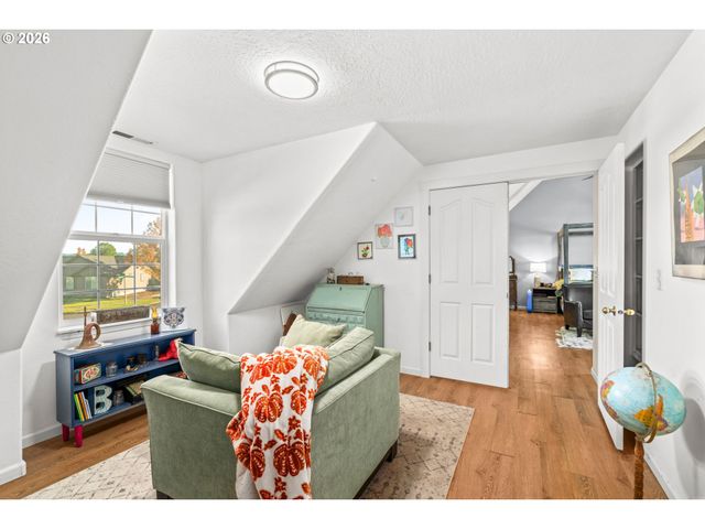 1898 IRON HORSE Rd, Eugene, OR 97402