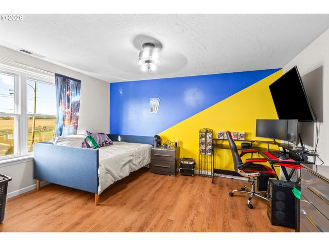 1898 IRON HORSE Rd, Eugene, OR 97402