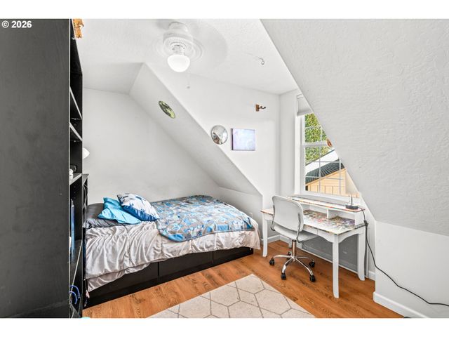 1898 IRON HORSE Rd, Eugene, OR 97402