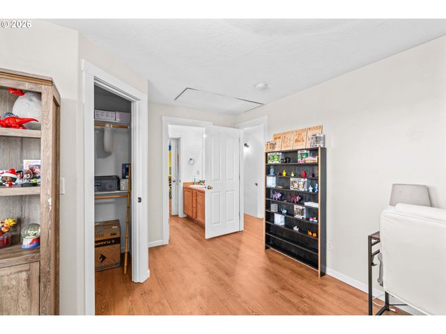 1898 IRON HORSE Rd, Eugene, OR 97402