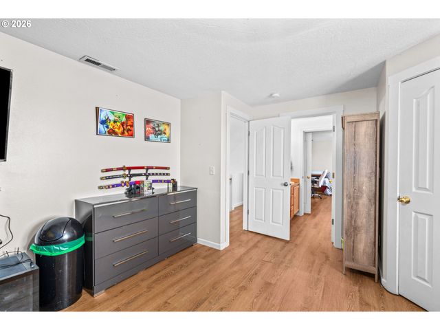 1898 IRON HORSE Rd, Eugene, OR 97402