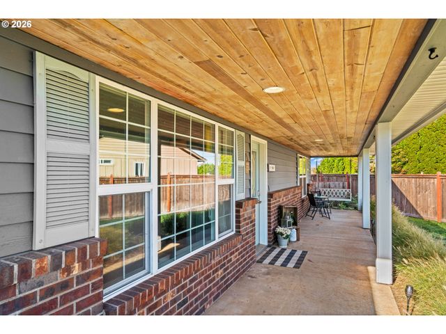 1898 IRON HORSE Rd, Eugene, OR 97402