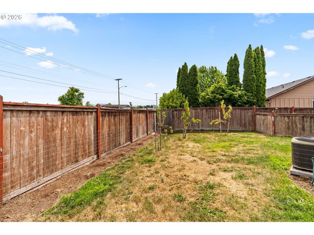 1898 IRON HORSE Rd, Eugene, OR 97402