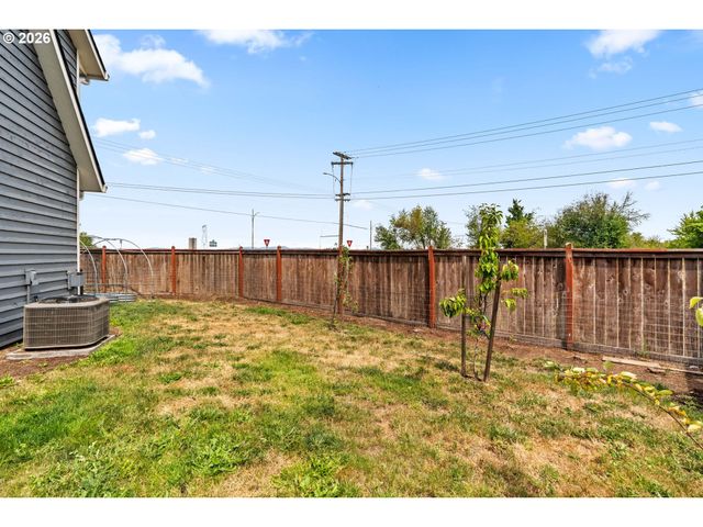 1898 IRON HORSE Rd, Eugene, OR 97402