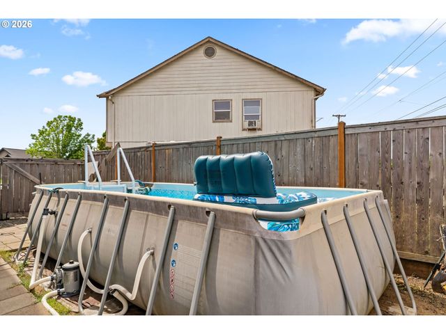 1898 IRON HORSE Rd, Eugene, OR 97402