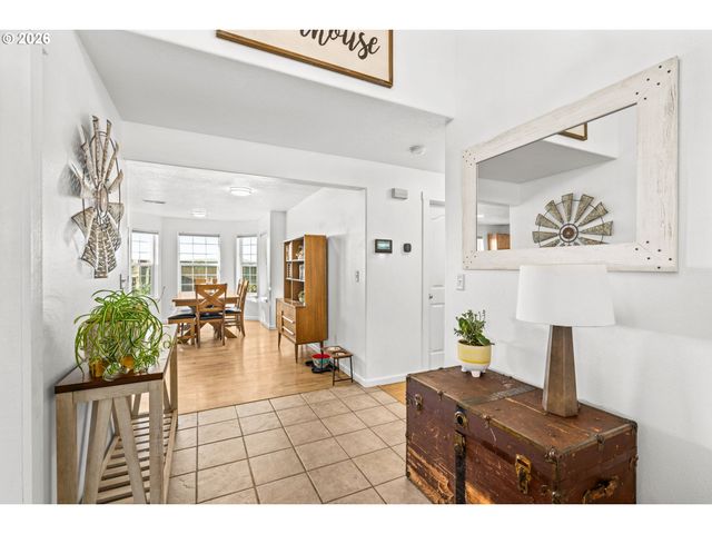 1898 IRON HORSE Rd, Eugene, OR 97402