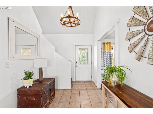 1898 IRON HORSE Rd, Eugene, OR 97402