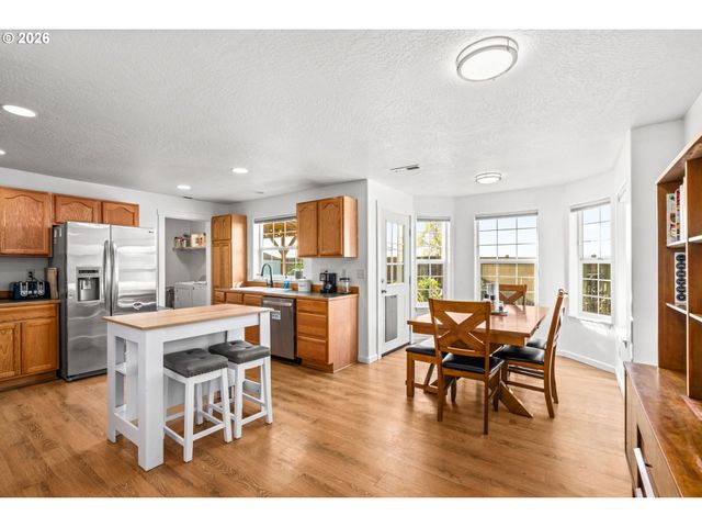 1898 IRON HORSE Rd, Eugene, OR 97402