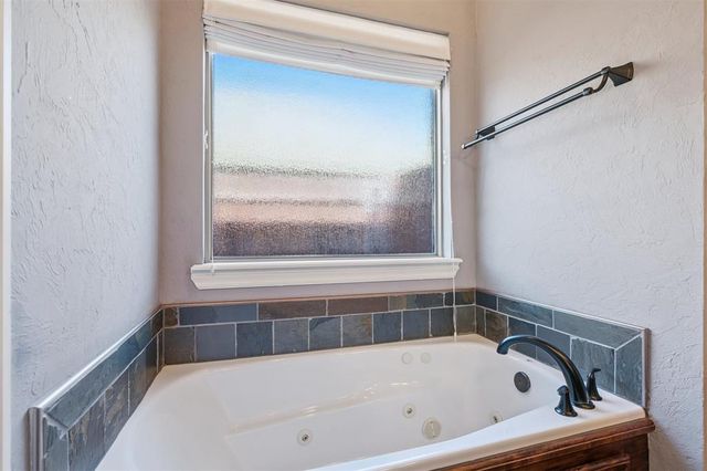 20644 Landmark Drive, Harrah, OK 73045