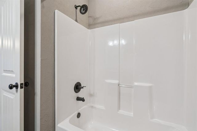 20644 Landmark Drive, Harrah, OK 73045