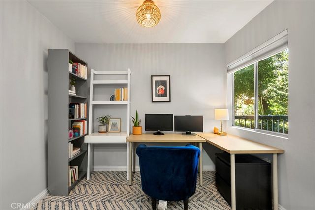 18307 Burbank 5, Tarzana, CA 91356