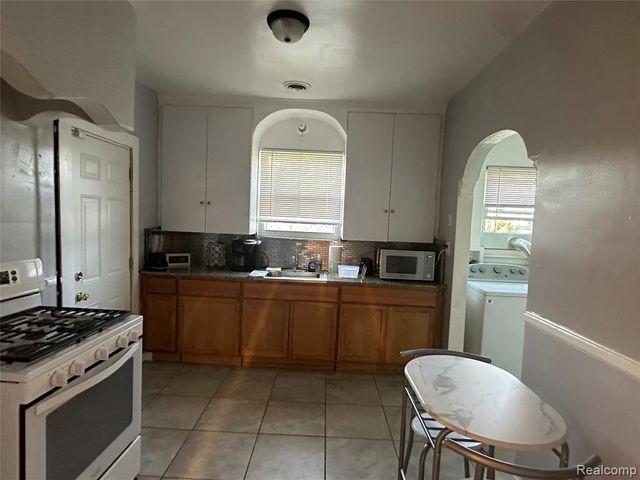 17566 Stoepel Street, Detroit, MI 48221