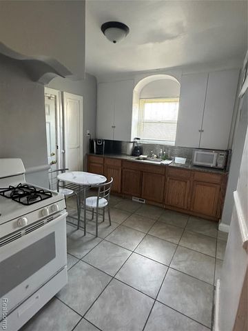 17566 Stoepel Street, Detroit, MI 48221