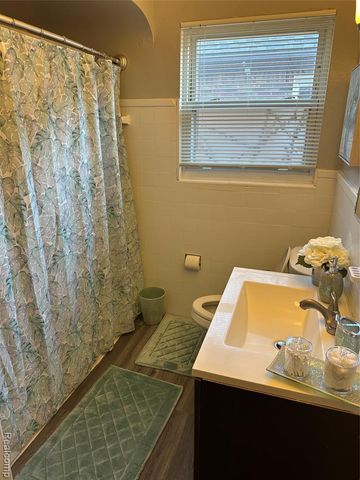 17566 Stoepel Street, Detroit, MI 48221