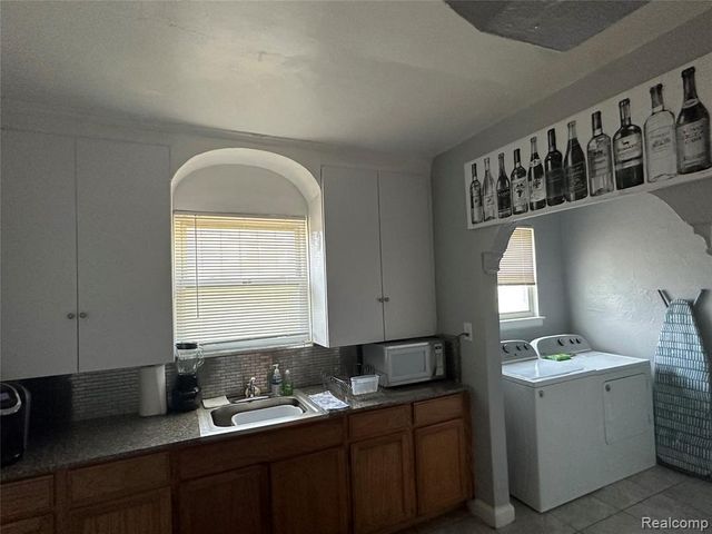 17566 Stoepel Street, Detroit, MI 48221