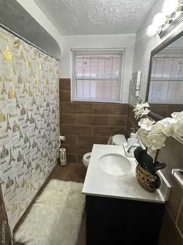 17566 Stoepel Street, Detroit, MI 48221