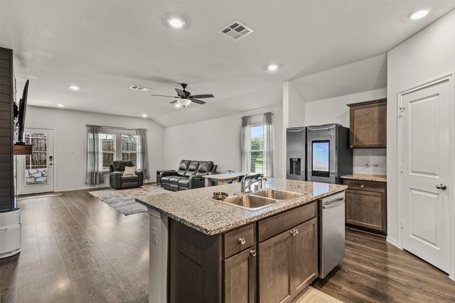 207 Dartmouth Avenue, Farmersville, TX 75442