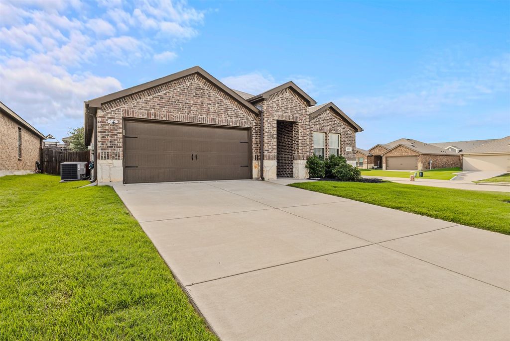 207 Dartmouth Avenue, Farmersville, TX 75442