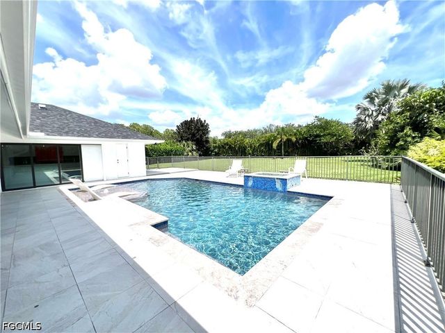 1919 Countess CT, Naples, FL 34110