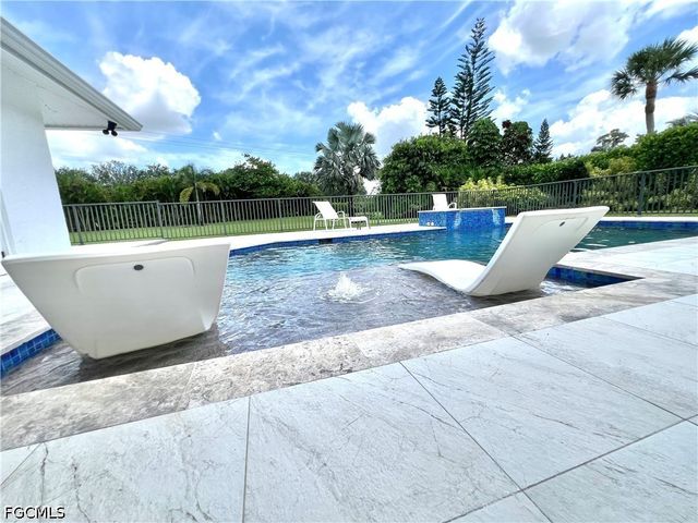 1919 Countess CT, Naples, FL 34110