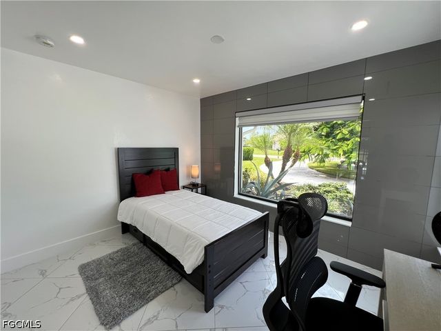 1919 Countess CT, Naples, FL 34110