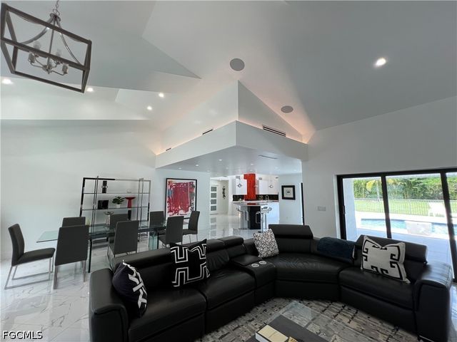 1919 Countess CT, Naples, FL 34110