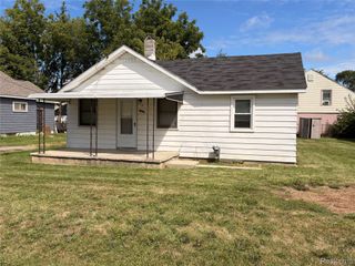 1026 W Scottwood Avenue, Flint Charter Township, MI 48507