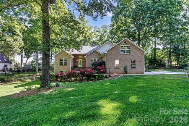 7538 Golf Course Drive S, Denver, NC 28037