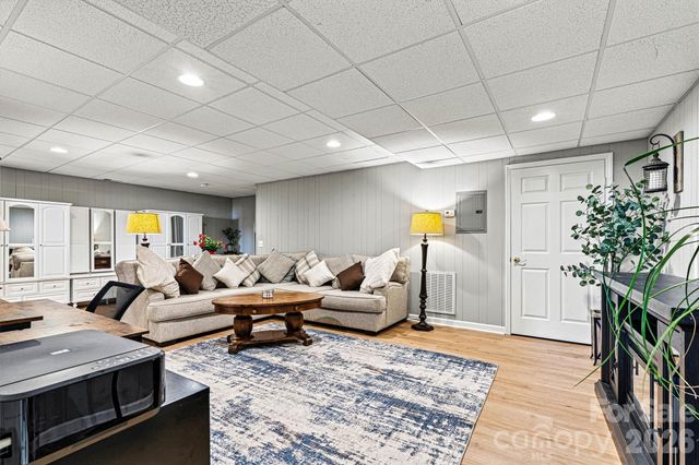 7538 Golf Course Drive S, Denver, NC 28037