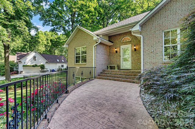 7538 Golf Course Drive S, Denver, NC 28037