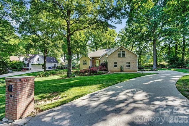 7538 Golf Course Drive S, Denver, NC 28037