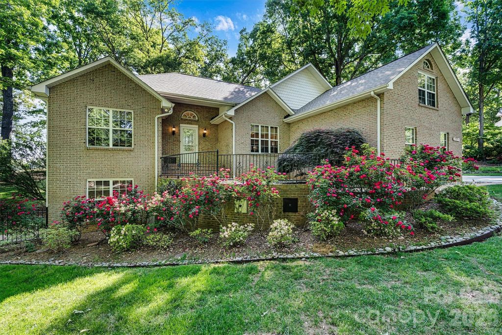 7538 Golf Course Drive S, Denver, NC 28037