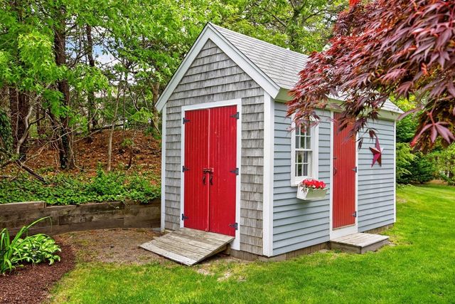 3 Crestview Dr, Harwich, MA 02645