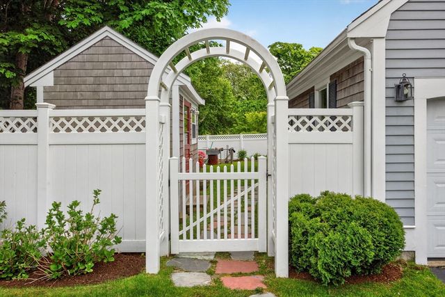 3 Crestview Dr, Harwich, MA 02645