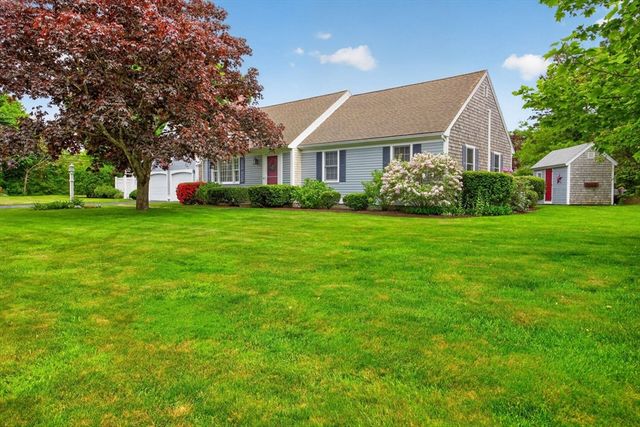 3 Crestview Dr, Harwich, MA 02645